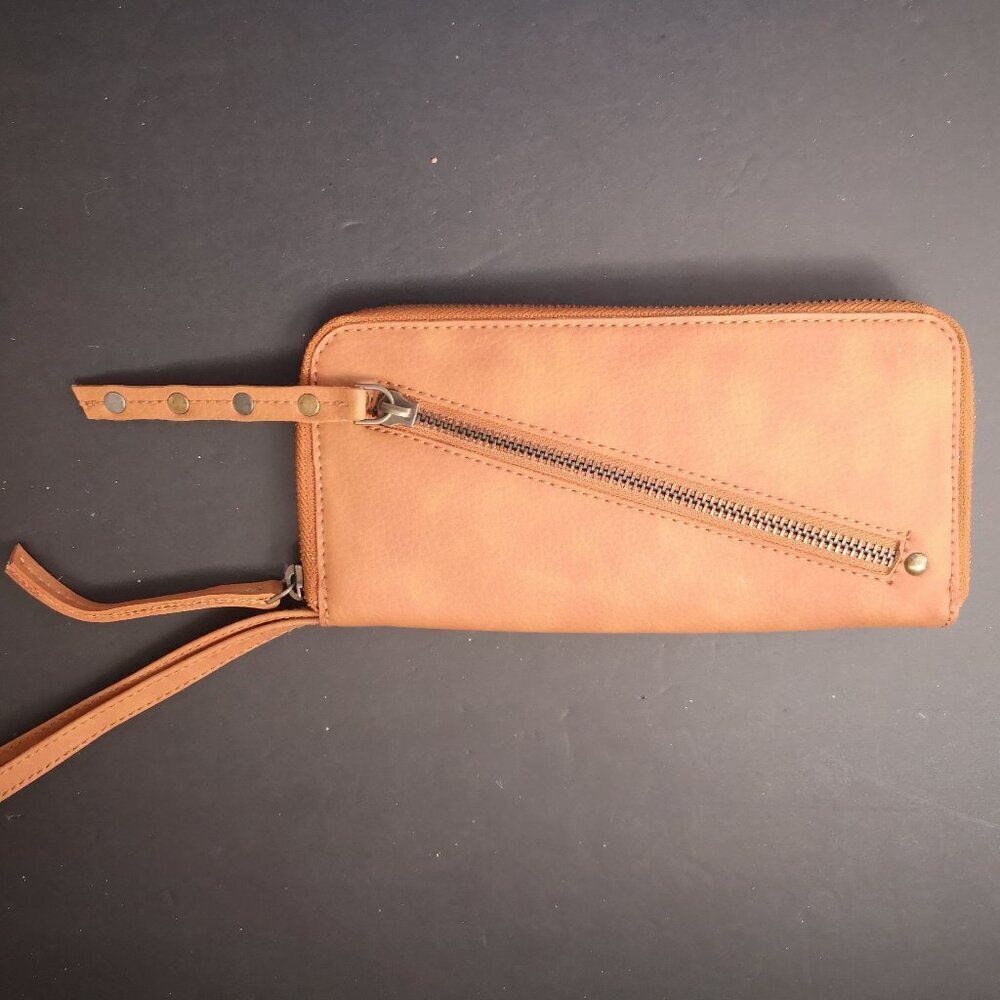 NWOT Free People Brown Faux Leather Zipper Closure Distressed Wristlet